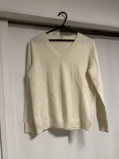 ユニクロ　カシミヤ100% アイボリーセーター　クリーニング済み