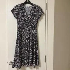 花柄 Vネック 半袖 ひざ丈ワンピース