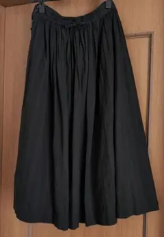 ドゥファミリー　黒のフレアスカート