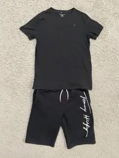 TOMMY HILFIGER ブラック半袖Tシャツ&ハーフパンツ　160cm