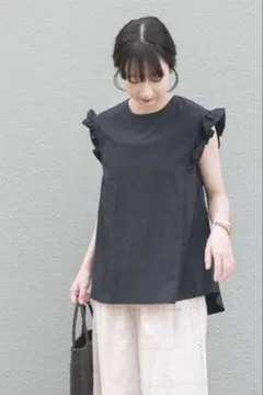 新品未使用　アーバンリサーチ　フリルスリーブ ノースリーブブラウス　ブラックのサムネイル