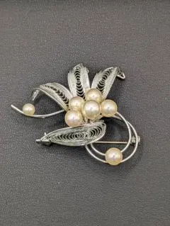パール ブローチ