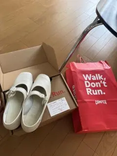 Camper ホワイト フラットシューズのサムネイル