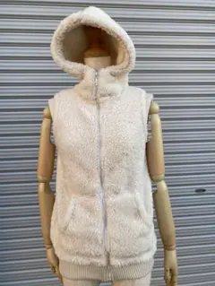 フード付きクリーム色フリースベスト ボアパーカー ベスト