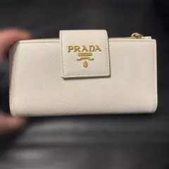 PRADA サフィアーノレザー 二つ折り財布 ホワイト【12/11の12時迄限定