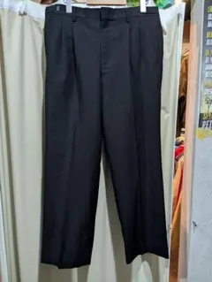 黒 スラックス センタープレス