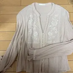 ZARA 刺繍入り長袖ブラウス ベージュ M