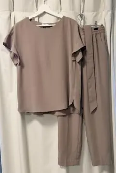 【美品】a.v.v セットアップ　Mサイズ　ベージュ　二次会　上品