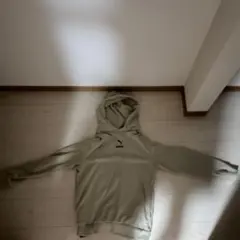 PUMA フード付きパーカー