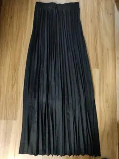 黒のプリーツロングスカートのサムネイル