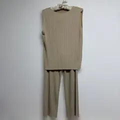 UNIQLOプリーツ ノースリーブ パンツ セットアップ ベージュ