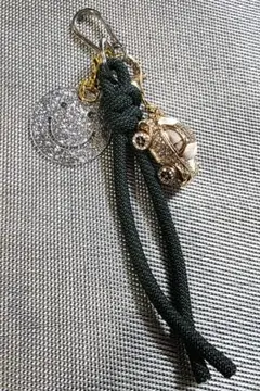 ハンドメイド　バッグチャーム　じゃらじゃらキーホルダー　パラコード　車　スマイル