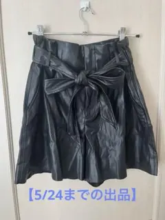 ZARA リボン付き黒レザーショートパンツ