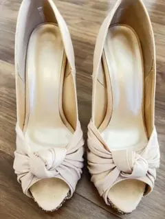 ベージュ オープントゥパンプス グリッターヒール