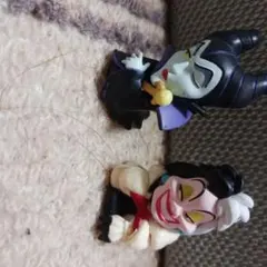 ディズニーフィギュア マレフィセントとクルエラ・デ・ヴィル 　ガチャガチャ