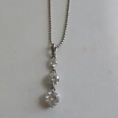 ３連ジルコニアネックレス