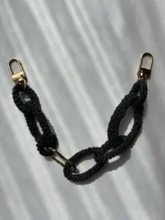 【ハンドメイド】　スマホストラップ　ハンドストラップ　ソフトブラック　ゴールド