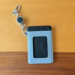 グレーと黒のレザー風パスケース