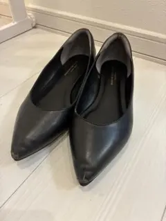 green label relaxing ポインテッドトゥ パンプス ブラックのサムネイル