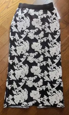 ［新品］花柄モールニットスカート