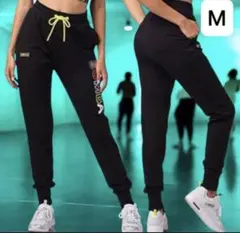 ウエストゴムで快適な履き心地、Zumbaのロゴが際立つジョガーパンツM タグ付き