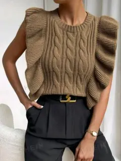ケーブル編みニットベスト