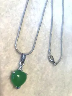 緑色天然石ハート型ペンダントネックレス