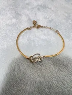 SWAROVSKI スワロフスキー 蝶モチーフ ストーン付きオープンバングル 