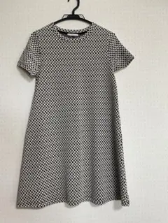 ZARA ザラ　白黒幾何学模様 半袖ひざ丈ワンピース