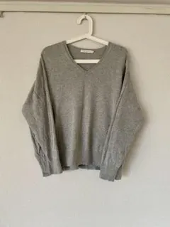 グレー Vネック 長袖ニット
