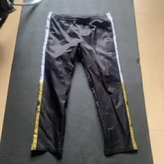 ブラックジャージパンツ ロゴ入りのサムネイル