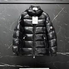 ブラックダウンジャケット フード付き