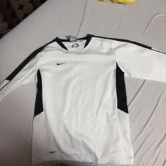 NIKE 長袖シャツ ホワイト ブラック 150cmのサムネイル