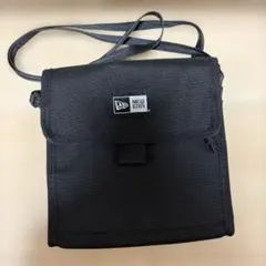 NEW ERA ニューエラ スクエアネックポーチ 0.5L ボックスロゴのサムネイル