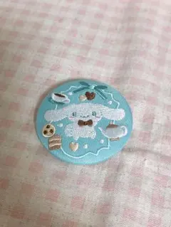 サンリオ刺繍缶バッチ　シナモロール