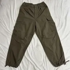 UNIQLO ワイドフィットパラシュートカーゴパンツ　オリーブ