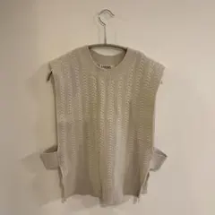 SNIDEL ベージュ ケーブルニット ノースリーブベスト