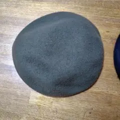 黒とカーキのベレー帽セット