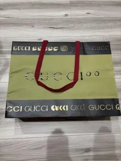 GUCCI ロゴ入り大きめ紙袋