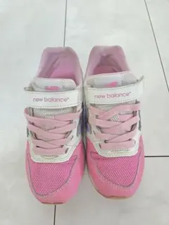 New Balance ピンク スニーカー