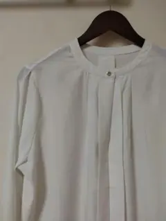 ARTICLE ホワイト7分袖シャツ ボタン付きタックデザイン