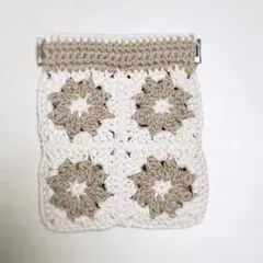 ⚫︎ハンドメイド⚫︎ レトロ花柄バネ口ポーチ　ホワイト×ベージュ