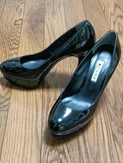 DIANA エナメルパンプス ブラックのサムネイル