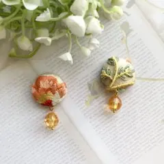 インド刺繍リボンのくるみボタンピアス 多角カットビーズ 匿名配送 05052