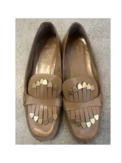 Chloé 装飾付きベージュローファー