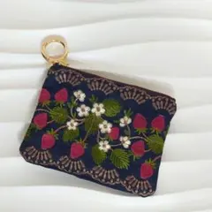 インド刺繍リボン いちご柄 フラットポーチ ハンドメイド