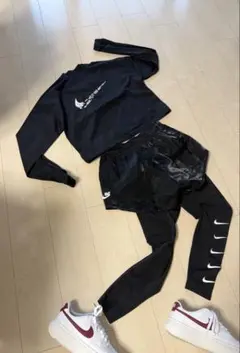 NIKE ランニングウェア 上下セット Vネック× シースルーショートパンツ