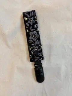 インド刺繍リボン タオルクリップ ブラック 花柄 ハンドメイドのサムネイル