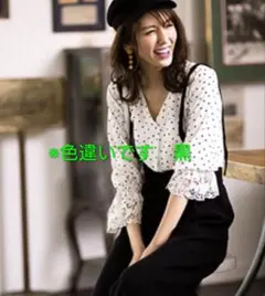 ジャスグリッティー　ドット 袖口刺繍ブラウス Vネック　黒色