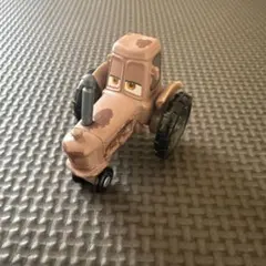 トミカ　カーズ　トラクターのサムネイル